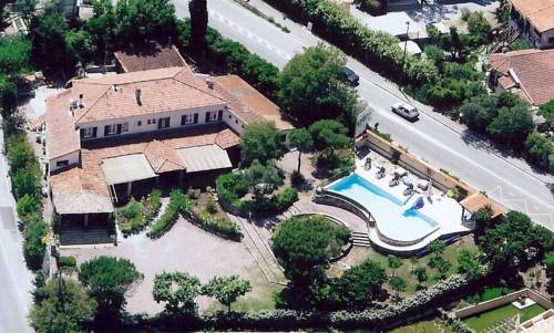 Fréjus Francia Ahorros con código de descuento para hoteles en Booking.com