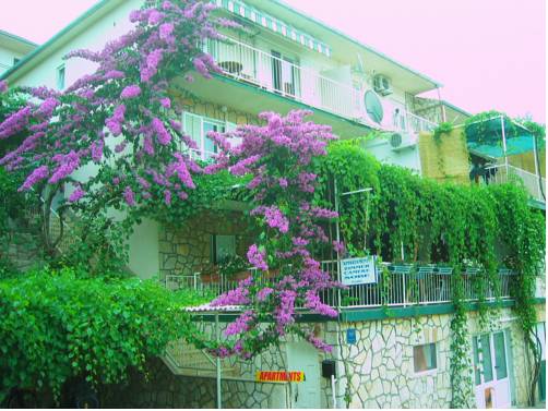 Jelsa Croacia Ahorros con código de descuento para hoteles en Booking.com