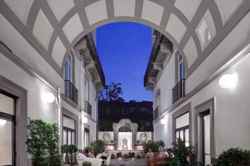 Nápoles Italia Ahorros con código de descuento para hoteles en Booking.com