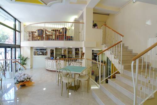 Salò Italia Ahorros con código de descuento para hoteles en Booking.com
