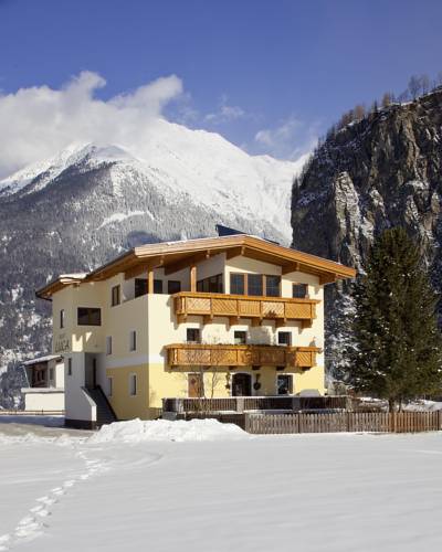 Längenfeld Austria Ahorros con código de descuento para hoteles en Booking.com